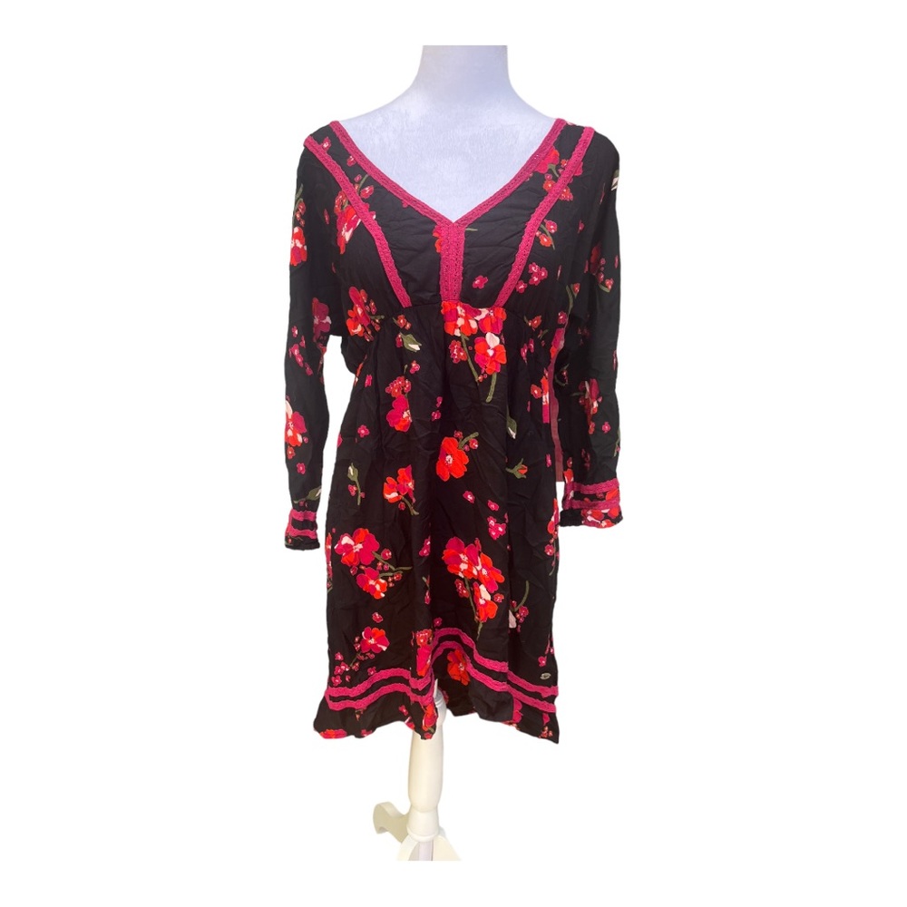 Roxy Dress Size Medium Black and Red Floral